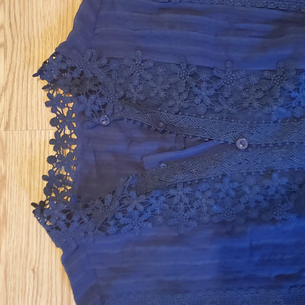 NWOT Elegant Navy Blue Lace Trim Blouse Medium - Picture 3 of 10